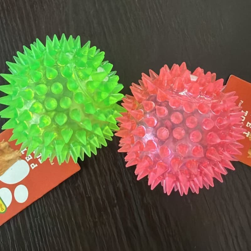 SPIKY RUBBER BALL TOY